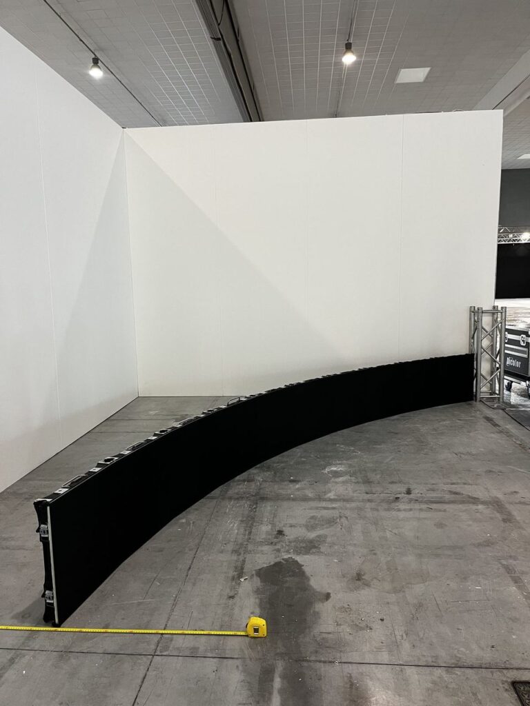 Parete LED curva